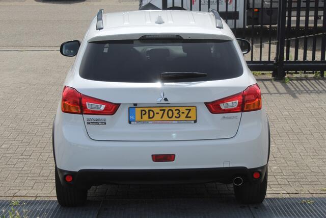 Mitsubishi ASX 1.6 Cleartec Connect Pro Navigatie/Achteruitrijcamera/Cruise control/Keyless/Apple carplay/Climate control/Radio-CD speler/18'' Lichtmetalen velgen.
