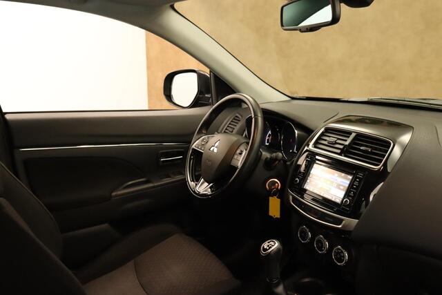 Mitsubishi ASX 1.6 Cleartec Intense CRUISE CONTROL - CLIMATE CONTROL - ELEKTRISCHE RAMEN VOOR + ACHTER - BLUETOOTH TELEFOONVOORBEREIDING - ELEKTRISCHE SPIEGELS - CAMERA - LICHTMETALEN VELGEN 18 INCH - STOELVERWARMING