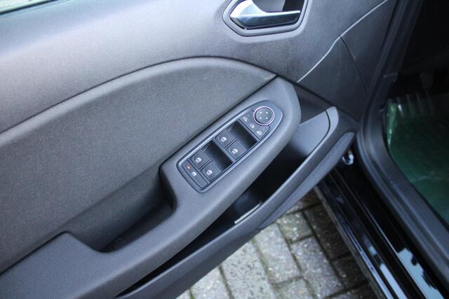 Mitsubishi COLT 1.0T MT Intense+ Cruise/Climate control, 17"LM velgen, Camera, Apple carplay/Android auto, Parkeersensoren V+A
