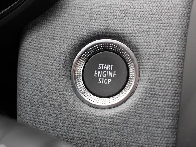 Mitsubishi COLT 1.6 HEV Automaat Intense Navigatie d.m.v. Apple Carplay/Android Auto Camera Climate Control Cruise Control Lichtmetalen velgen Extra Getint Glas Digitale Cockpit