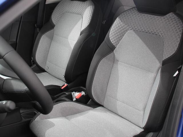 Mitsubishi COLT 1.6 HEV Automaat Intense | DEMO ! | Navigatie Apple Carplay/Android Auto Camera Climate Control Cruise Control Lichtmetalen velgen Extra Getint Glas Digitale Cockpit