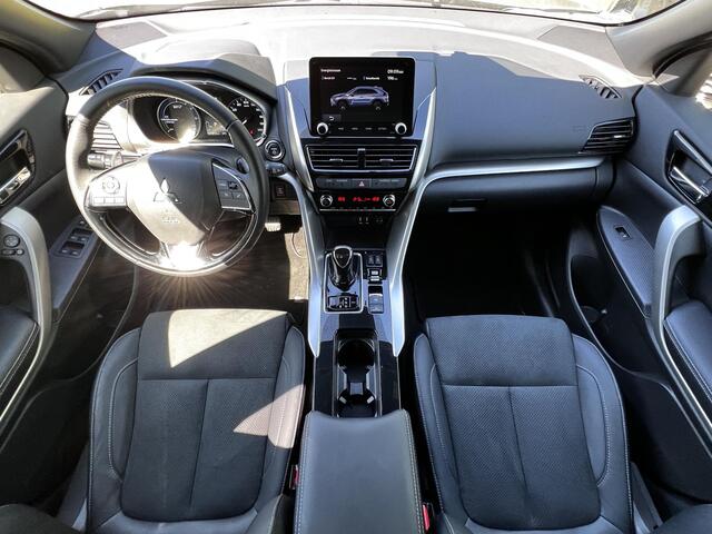 Mitsubishi ECLIPSE Cross 2.4 PHEV Intense+ 4 WD Automaat / Trekgewicht 1.500 kg / Navigatie via Apple Carplay Android / Stoelverwarming / Achteruitrijcamera / 18" LM wielen /