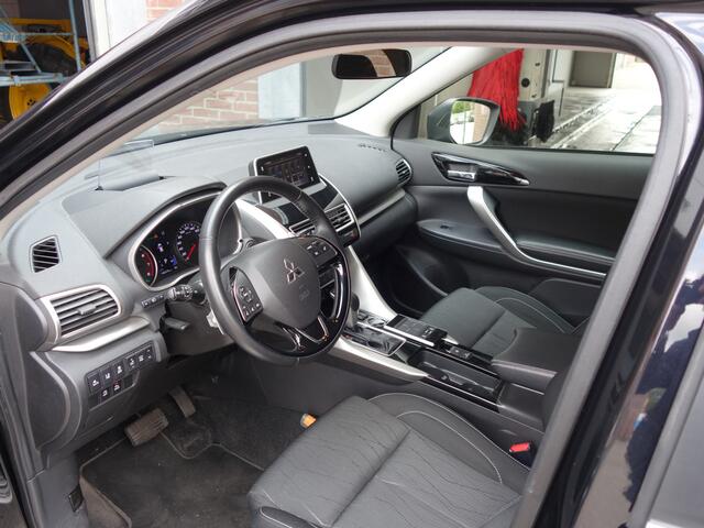 Mitsubishi ECLIPSE Cross 1.5 CVT First Edition | trekhaak | all-season banden