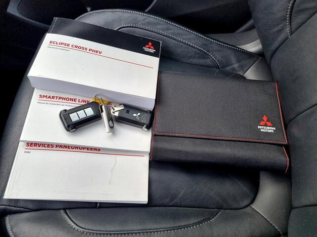 Mitsubishi ECLIPSE Cross 2.4 PHEV Prestige S-AWC 4WD Automaat / 1500KG Trekgewicht / Schuif-/Opendak / Cruise Control Adaptief / Camera / Lederen Bekleding