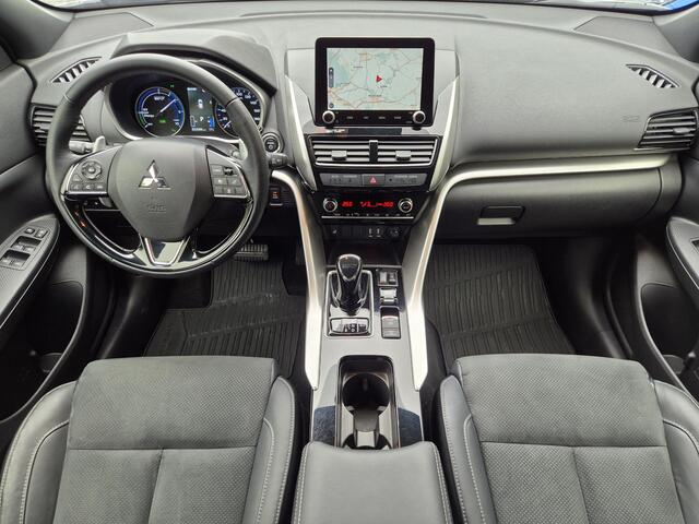 Mitsubishi ECLIPSE Cross 2.4 PHEV Plug-in Executive Automaat / Automaat / Trekhaak afneembaar / Trekgewicht 1500 kg / Allseason Banden / Apple Carplay Android Auto / Stuur- en Stoelverwarming / Rondomzicht camera / Achterbank verwarming /