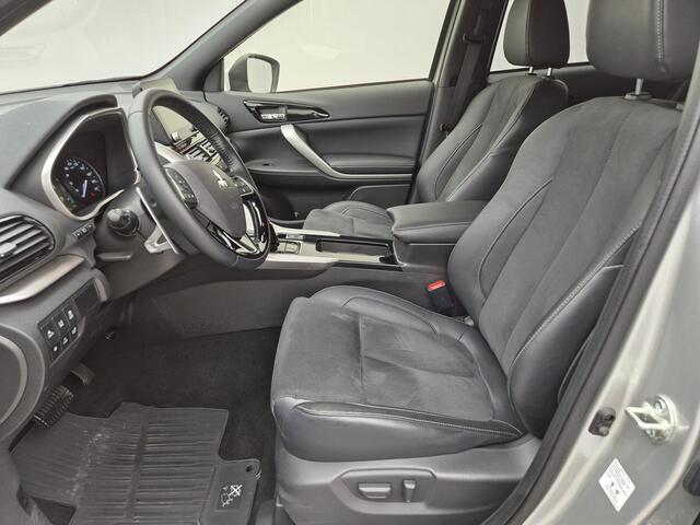 Mitsubishi ECLIPSE Cross 2.4 PHEV Plug-in Executive Automaat / Automaat / Trekhaak afneembaar / Trekgewicht 1500 kg / Allseason Banden / Apple Carplay Android Auto / Stuur- en Stoelverwarming / Rondomzicht camera / Achterbank verwarming /