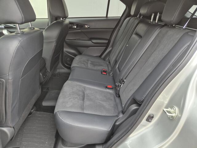 Mitsubishi ECLIPSE Cross 2.4 PHEV Plug-in Executive Automaat / Automaat / Trekhaak afneembaar / Trekgewicht 1500 kg / Allseason Banden / Apple Carplay Android Auto / Stuur- en Stoelverwarming / Rondomzicht camera / Achterbank verwarming /