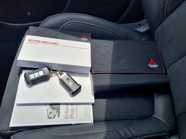 Mitsubishi ECLIPSE Cross 2.4 PHEV Intense+ S-AWC 4WD Automaat / 1500KG Trekgewicht / Navigatie / Camera / Cruise Control / Stoelverwarming / Elektr. Stoel / Android Auto/Apple Carplay