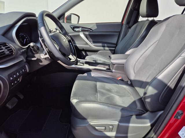 Mitsubishi ECLIPSE Cross 2.4 PHEV Plug-in Executive Automaat / Apple Carplay Android Auto / Trekgewicht 1500 kg / HUD / Stuur- en Stoelverwarming / Rondomzicht camera / Adaptief cruise control / Stoelventilatie voor /