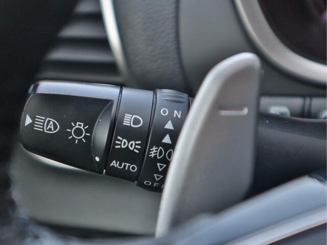 Mitsubishi ECLIPSE Cross 1.5 DI-T Instyle Automaat | Schuif/kantel dak | Climate Control | Stoelverwarming | Leder | Camera |