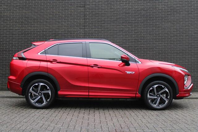 Mitsubishi ECLIPSE Cross 2.4 PHEV Instyle Nu met gratis trekhaak! Automaat, Lederen bekleding, Applecarpl./Andr. Auto Trekgewicht 1.500 KG.