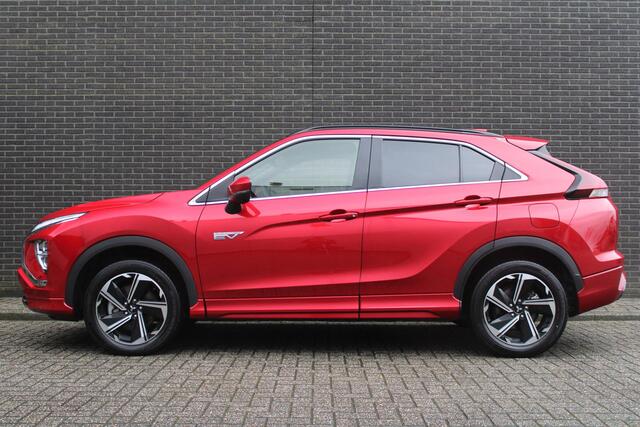 Mitsubishi ECLIPSE Cross 2.4 PHEV Instyle Nu met gratis trekhaak! Automaat, Lederen bekleding, Applecarpl./Andr. Auto Trekgewicht 1.500 KG.