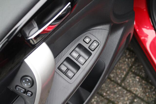 Mitsubishi ECLIPSE Cross 2.4 PHEV Instyle Nu met gratis trekhaak! Automaat, Lederen bekleding, Applecarpl./Andr. Auto Trekgewicht 1.500 KG.