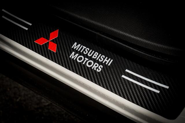 Mitsubishi ECLIPSE Cross 2.4 PHEV Instyle Plug - In I Camera I 18 inch. LMV I LED