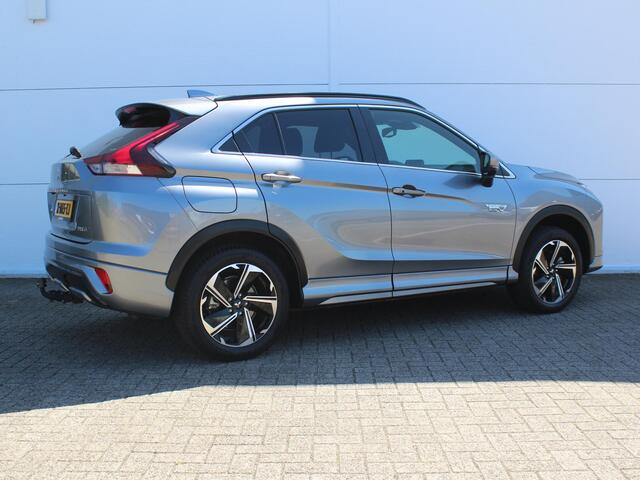 Mitsubishi ECLIPSE Cross 2.4 PHEV Executive / Navigatie + Apple Carplay/Android Auto / Trekhaak (1500 KG) / Stoelverwarming Voor & Achter / Cruise Control Adaptief / Climate Control /