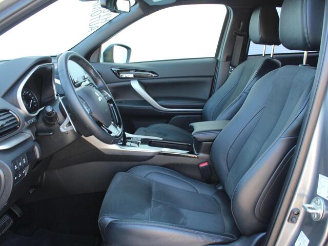 Mitsubishi ECLIPSE Cross 2.4 PHEV Executive / Navigatie + Apple Carplay/Android Auto / Trekhaak (1500 KG) / Stoelverwarming Voor & Achter / Cruise Control Adaptief / Climate Control /