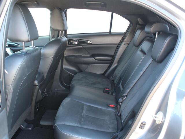 Mitsubishi ECLIPSE Cross 2.4 PHEV Executive / Navigatie + Apple Carplay/Android Auto / Trekhaak (1500 KG) / Stoelverwarming Voor & Achter / Cruise Control Adaptief / Climate Control /