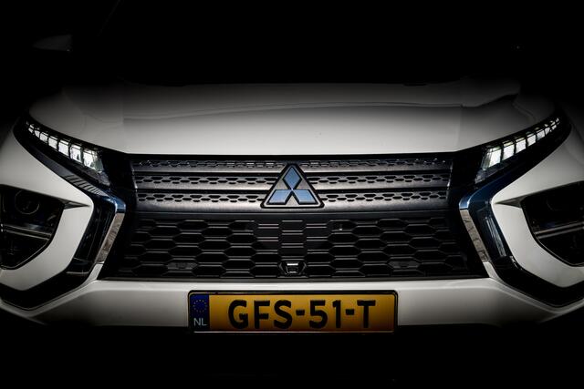 Mitsubishi ECLIPSE Cross 2.4 PHEV Instyle Plug - In I Camera I 18 inch. LMV I LED