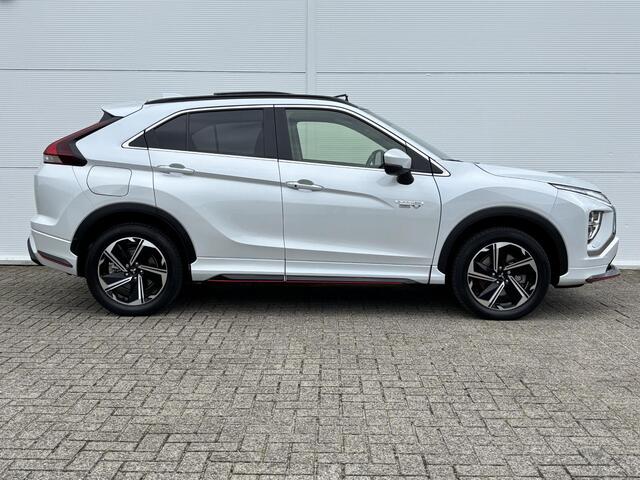 Mitsubishi ECLIPSE Cross 2.4 PHEV Instyle / Schuif/kantel-dak / Adaptive Cruise Control / Lederen bekleding / Elektrisch verstelbare bestuurdersstoel / Stoel- en stuurwielverwarming