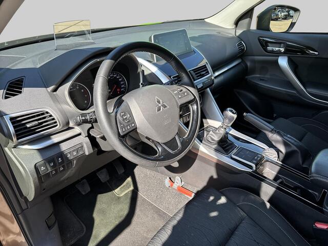 Mitsubishi ECLIPSE Cross 1.5 DI-T First Edition | Trekhaak | Stoelverwarming 1600kg trekgewicht ! heads-up display | stoelverwarming