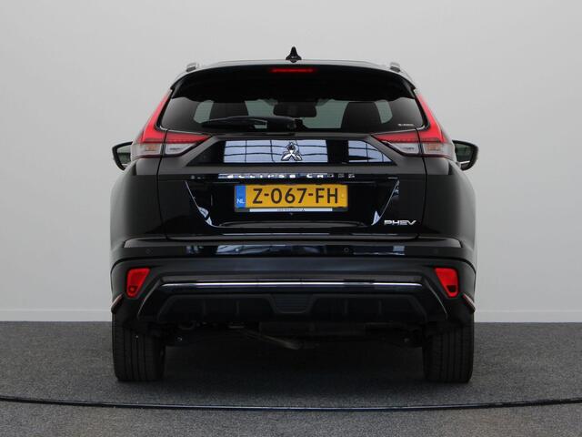Mitsubishi ECLIPSE Cross 2.4 PHEV Black Edition | Stoelverwarming voor & achter | Achteruitrijcamera | Adatpief cruise control | Apple Carplay/Android Auto |