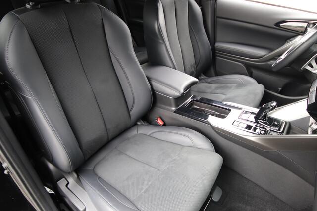 Mitsubishi ECLIPSE Cross 2.4 PHEV Black Edition Met veel extra's!