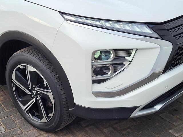 Mitsubishi ECLIPSE Cross 2.4 PHEV Business Intense+ Automaat / 8 jaar garantie vanaf nieuw / Trekhaak 1500kg Trekgewicht