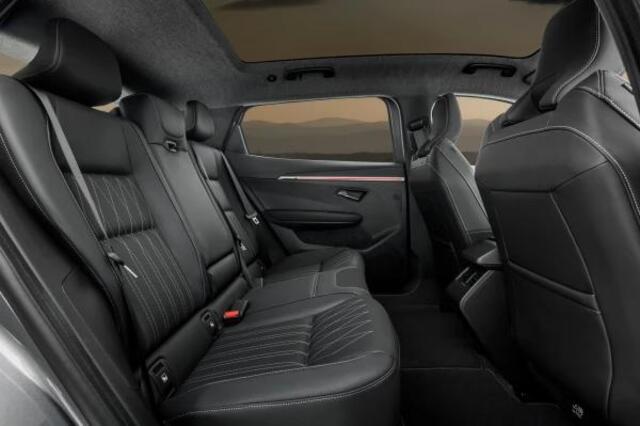 Mitsubishi ECLIPSE Cross EV 87 kWh Instyle / Nieuw Model! / 100% Elektrisch / 621 KM WLTP / 1.100 KG Trekgewicht / Afbeeldingen Kunnen Afwijken Van De Werkelijke Uitvoering /