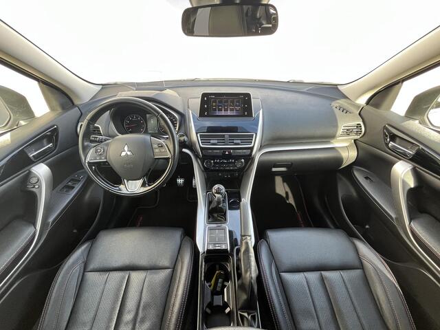 Mitsubishi ECLIPSE Cross 1.5 DI-T Intense S / Trekhaak (Trekgewicht 1.600kg) / HUD / Achteruitrijcamera / Navigatie via Apple Carplay & Android Auto / Verwarmde Voorstoelen / Cruise- en Climate Control / Keyless Entry & Start /