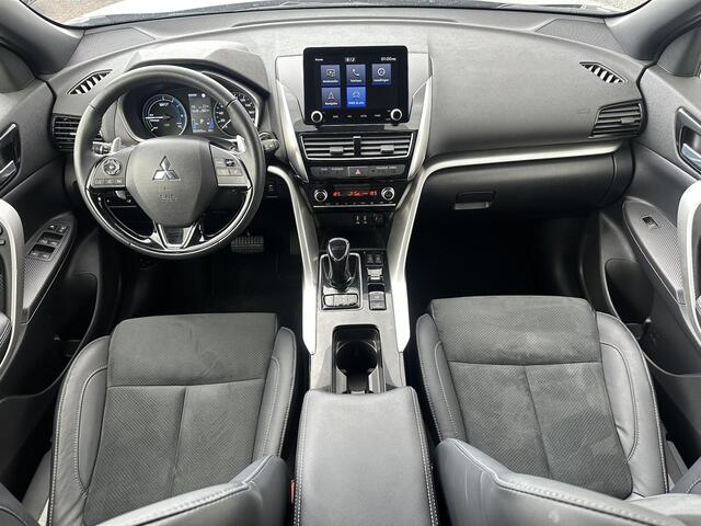 Mitsubishi ECLIPSE Cross 2.4 PHEV Intense+ / Trekhaak 1500KG trekgewicht / Stoelverwarming / Navigatie / Keyless Entry / Fabrieksgarantie tot 12-2026