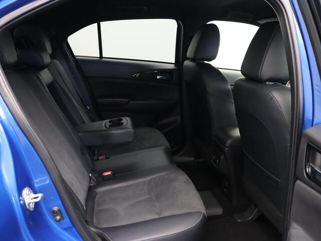 Mitsubishi ECLIPSE Cross 2.4 PHEV Business Executive | Stoel verwarming voor en achter | 360 graden Camera | 1500kg geremd |