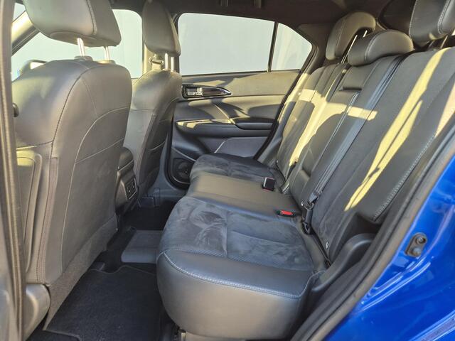 Mitsubishi ECLIPSE Cross 2.4 PHEV Plug-in Executive Automaat / Fabrieksgarantie tot 12-2030 mogelijk ** / Allseason banden / Trekgewicht 1500 kg / Stuur-. Stoel en Achterbank verwarming / Rondomzicht camera /