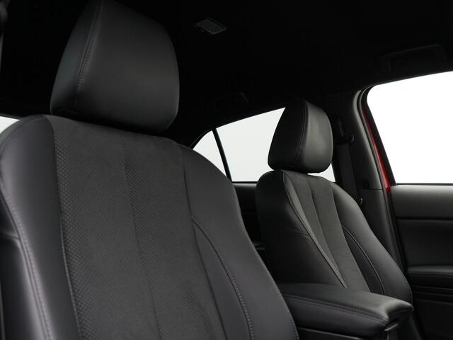 Mitsubishi ECLIPSE Cross 2.4 Black Edition Plug In Hybrid 188pk Dealer O.H. PHEV | Trekhaak Afn. | 360 Camera | Adaptive Cruise | Sportstoelen & Stuur Verwarmd | Navigatie Via TomTom | Apple Carplay | Keyless | Blis | DAB |