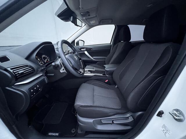 Mitsubishi ECLIPSE Cross 2.4 PHEV Intense / 8 Jaar Fabrieksgarantie** / Dealer onderhouden / 1.500 kg trekgewicht / ChadeMo snelladen / Navigatie via Apple Carplay Android / Stoelverwarming / 18" LM wielen /