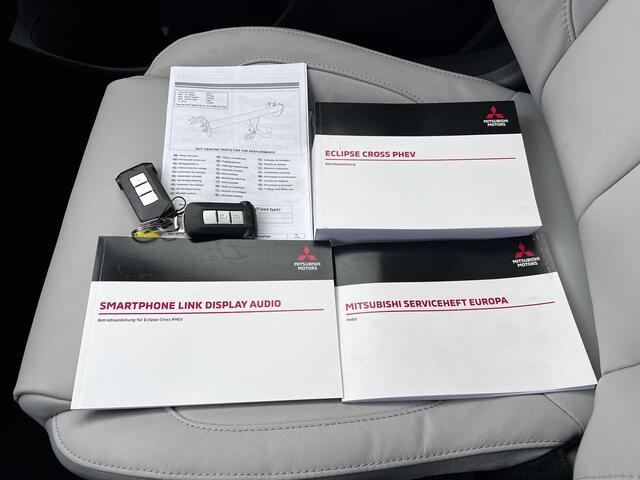 Mitsubishi ECLIPSE Cross 2.4 PLUG-IN HYBRID 4WD S-AWC Executive Automaat / Fabrieksgarantie tot 12-2032* / Trekhaak 1.500 kg / Leder / Elektrische stoelen / Navigatie / Stuur-, stoel - & achterbankverwarming / HUD / Camera 360° / 18" LM wielen + All Season banden /