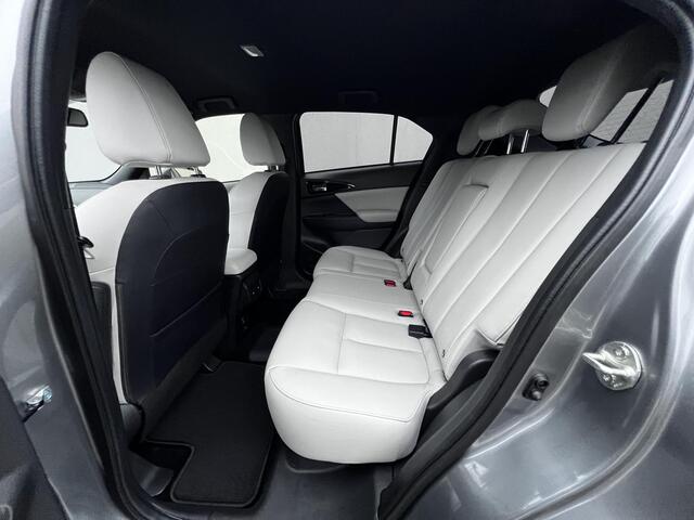 Mitsubishi ECLIPSE Cross 2.4 PLUG-IN HYBRID 4WD S-AWC Executive Automaat / Fabrieksgarantie tot 12-2032* / Trekhaak 1.500 kg / Leder / Elektrische stoelen / Navigatie / Stuur-, stoel - & achterbankverwarming / HUD / Camera 360° / 18" LM wielen + All Season banden /