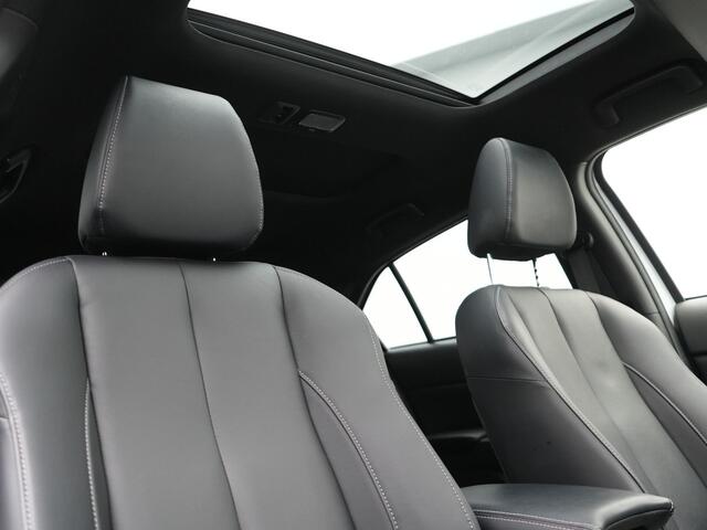 Mitsubishi ECLIPSE Cross 2.4 Instyle Plug In Hybrid 188pk Dealer O.H. PHEV | Trekhaak Afn. | Panodak | Head Up | Adaptive Cruise | 360 Camera | Lederen Sportstoelen Verwarmd | Apple Carplay | Keyless | Stuur Verwarmd | Blis | Navigat