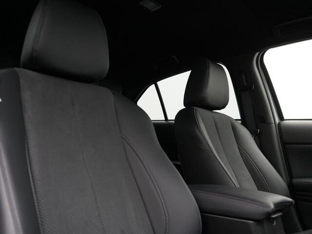 Mitsubishi ECLIPSE Cross 2.4 Black Edition Plug In Hybrid 188pk Dealer O.H. PHEV | 360 Camera | Adaptive Cruise | Alcantara Sportstoelen & Stuur Verwarmd | Blis | Keyless | Navigatie | DAB |