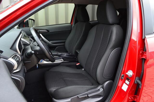 Mitsubishi ECLIPSE Cross 1.5 DI-T Instyle Camera/LED/18'' inch/Carplay