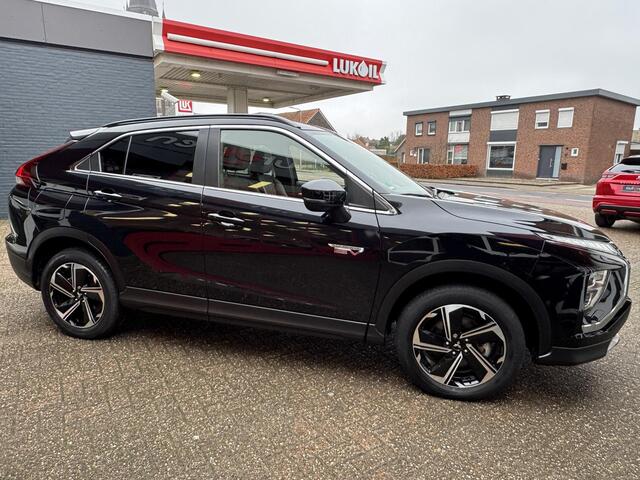 Mitsubishi ECLIPSE Cross 2.4 PHEV Intense+ *HEAD UP/NAVI/CAMERA*