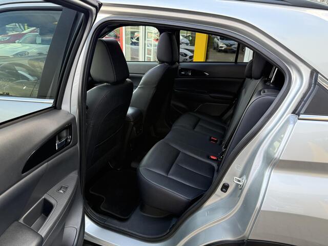 Mitsubishi ECLIPSE Cross 2.4 PHEV Instyle | NAP | Trekhaak | Panorama-dak | Heads-up display | Leer | Stoelverwarming | Navigatie | Elektrisch verstelbare stoelen |
