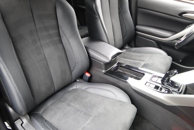 Mitsubishi ECLIPSE Cross 2.4 PHEV Intense+ Slechts 16.459 km! 1e Eig. Orig. NL