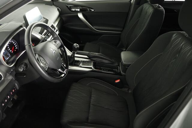 Mitsubishi ECLIPSE Cross 1.5 DI-T Intense / LED / Cam / HUD / CarPlay / Clima