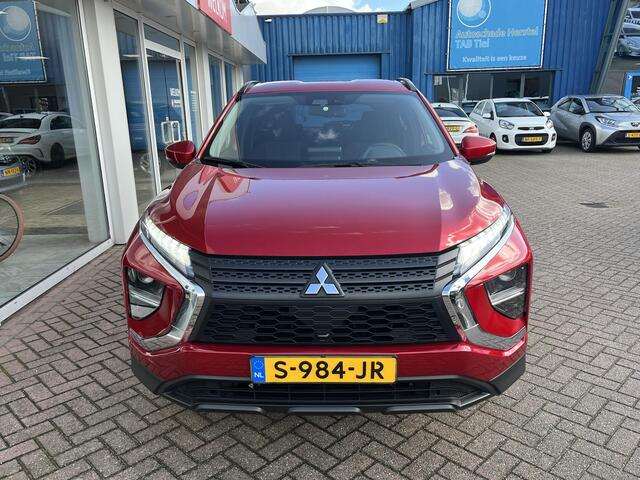 Mitsubishi ECLIPSE Cross 2.4 PHEV Intense incl.:AppleCarplay/AndroidAuto, LM velgen, ParkeerhulpCamera, Trekhaak, Cruise Controle, Climate Control, Stoelverwarming.