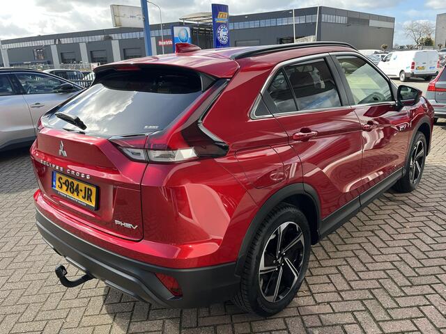 Mitsubishi ECLIPSE Cross 2.4 PHEV Intense incl.:AppleCarplay/AndroidAuto, LM velgen, ParkeerhulpCamera, Trekhaak, Cruise Controle, Climate Control, Stoelverwarming.
