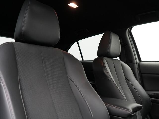 Mitsubishi ECLIPSE Cross 2.4 Intense PHEV 188pk Dealer O.H. | Camera | Keyless | Alcantara Sportstoelen Verwarmd | Apple Carplay | Cruise Control | Navigatie | DAB | Plug In Hybrid |