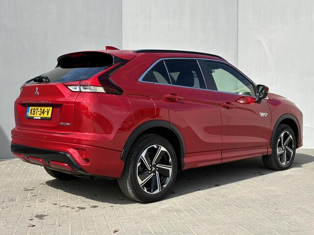 Mitsubishi ECLIPSE Cross 2.4 PHEV Executive Automaat / Fabrieksgarantie 8 Jaar / Afneembare trekhaak (1.500KG) / Dealer Onderhouden / Stoel-/Stuur-/Achterbankverwarming / Navigatie / Apple Carplay/Android Auto / Achteruit-/360 Camera /