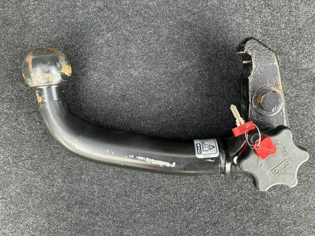 Mitsubishi ECLIPSE Cross 2.4 PHEV Executive Automaat / Fabrieksgarantie 8 Jaar / Afneembare trekhaak (1.500KG) / Dealer Onderhouden / Stoel-/Stuur-/Achterbankverwarming / Navigatie / Apple Carplay/Android Auto / Achteruit-/360 Camera /