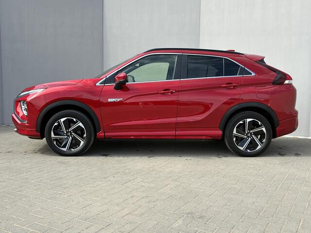 Mitsubishi ECLIPSE Cross 2.4 PHEV Executive Automaat / Fabrieksgarantie 8 Jaar / Afneembare trekhaak (1.500KG) / Dealer Onderhouden / Stoel-/Stuur-/Achterbankverwarming / Navigatie / Apple Carplay/Android Auto / Achteruit-/360 Camera /