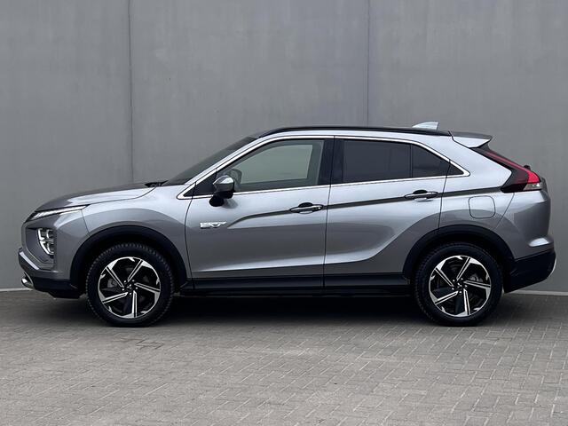 Mitsubishi ECLIPSE Cross 2.4 PHEV Intense+ / Fabrieksgarantie tot 02-2030 mogelijk / Dealer onderhouden / Navigatie / 1.500 kg afneembare trekhaak / Elektrische bestuurdersstoel / Navigatie / Apple Carplay Android / Stoelverwarming / 18" LM wielen + All Season banden /